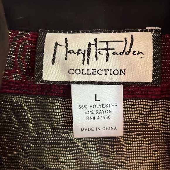 Mary McFadden-L-Burgundy& black patterned, long sleeve zip front tapestry jacket - Picture 7 of 11